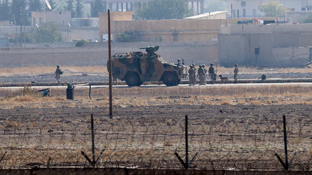 Tel Abyad ilçe merkezleri ile köy ve mezralarında Türk Silahlı Kuvvetlerince yürütülen arama tarama, mayın ve EYP temizleme çalışmaları sürüyor.