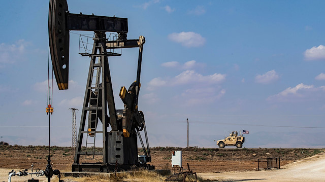 Deyrizor bölgesinde günde 40 bin varil petrol üretiliyor.