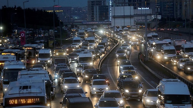 İstanbul’da yağmurla birlikte trafik durma noktasına geldi. 