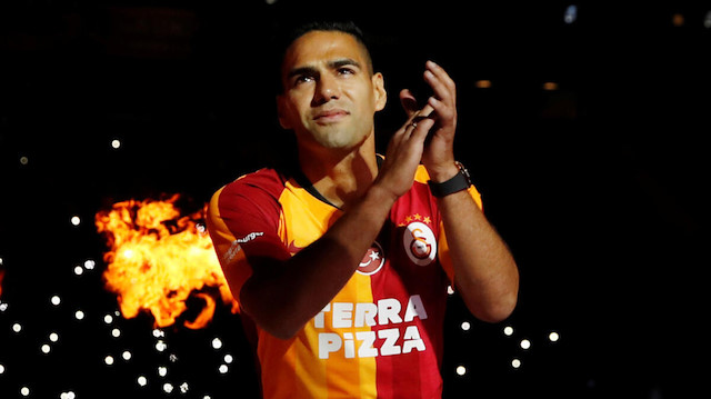 Falcao, Türk Telekom Stadı'nda görkemli bir törenle Galatasaray'a imza atmıştı.