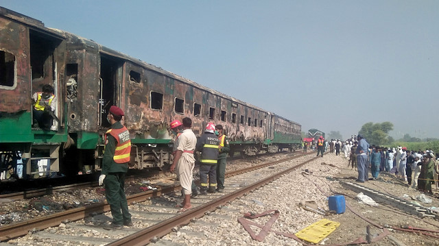 Pakistan'da tren faciası: 62 yolcu ölü