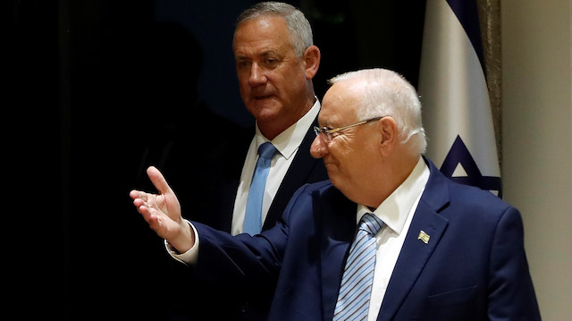 İsrail Cumhurbaşkanı Reuven Rivlin ve Mavi-Beyaz İttifakı lideri Benny Gantz. 