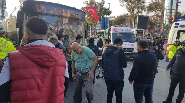 Beşiktaş'ta otobüs durağa daldı.