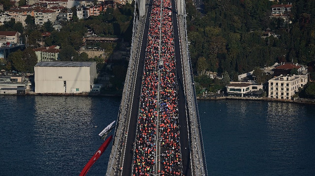 Maratona 106 ülkeden yaklaşık 140 bin kişi katıldı.