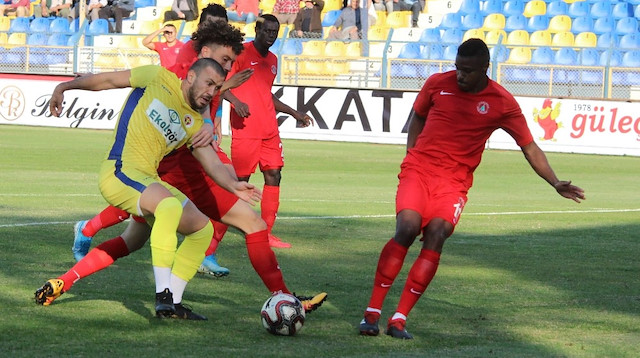 Menemenspor, Ümraniyespor'u Mehmet Boztepe'nin golüyle 1-0 mağlup etmişti.