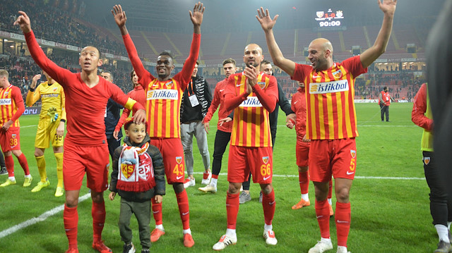 Kayserispor, bu sezonki ilk galibiyetini Fenerbahçe karşısında aldı.