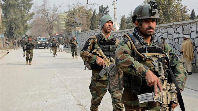 Taliban'dan yapılan açıklamada ise saldırıda 10 güvenlik görevlisinin öldüğü iddia edildi.