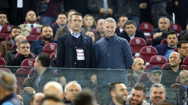 Trabzonspor Başkanı Ahmet Ağaoğlu ve Fenerbahçe Başkanı Ali Koç geçen sene oynanan maçta objektiflere böyle poz vermişti.