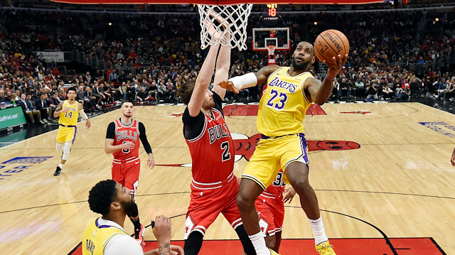 File photo: Chicago, IL, USA; Los Angeles Lakers forward LeBron James (23) shoots a layup in the first half against Chicago Bulls forward Luke Kornet (2) at United Center