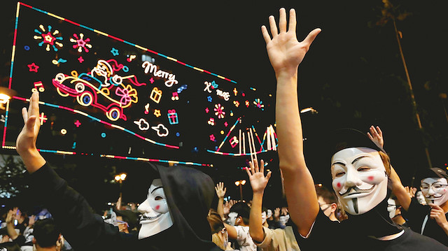 Protestoların simgesi: Guy Fawkes
