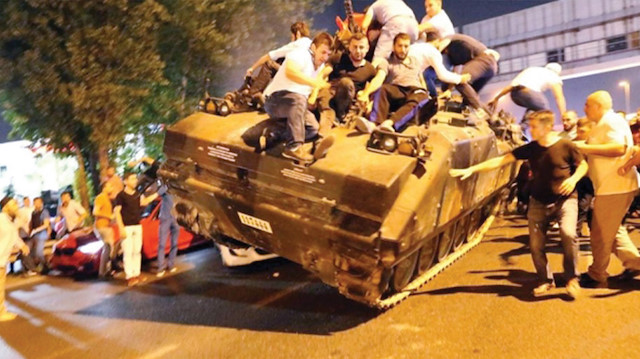FETÖ’cüler 15 Temmuz’da tankları halkın üstüne sürmüştü.