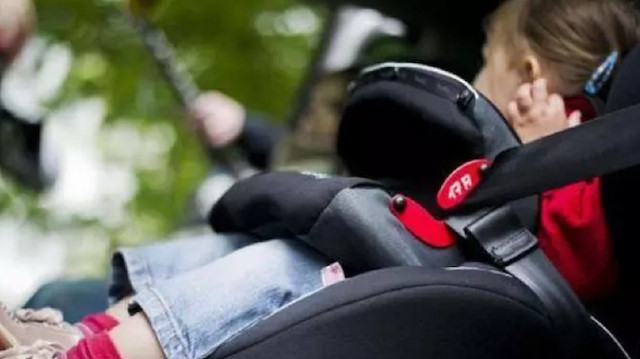 Aileler arabaların bebeğin arabada olduğuna dair sinyal veren alarm sistemi kuracak.