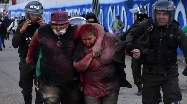 Belediye Başkanı daha sonra polis tarafından kurtarıldı.