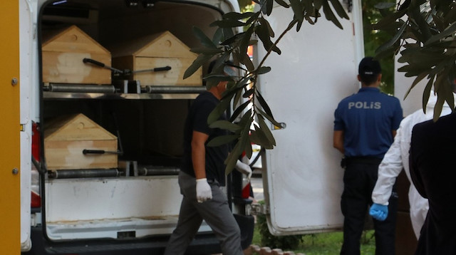 Antalya’da ikisi çocuk 4 kişilik aile evlerinde ölü bulundu.