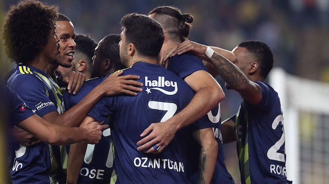 Fenerbahçe sahasında Kasımpaşa'yı 3-2 mağlup etti.