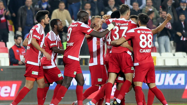 Sivasspor sahasında Konyaspor'u 2-0 mağlup etti.