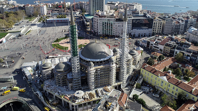 Temeli 17 Şubat 2017'de atılan yaklaşık 2 bin 482 metrekare inşaat alanına sahip Taksim Camii'nin yapımı devam ediyor.