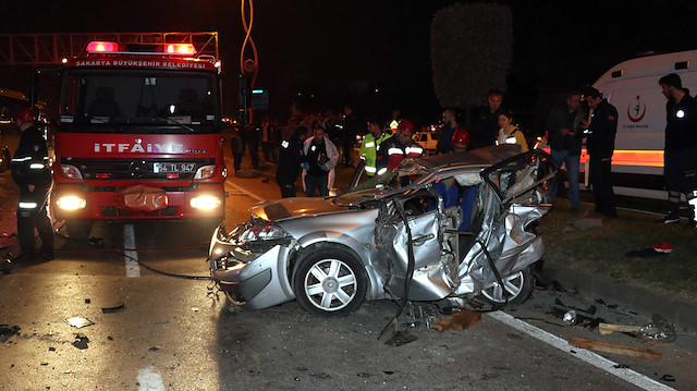 Kaza sonrası araçta 3 kişi hayatını kaybetti.
