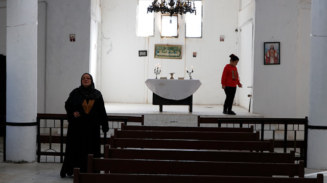 YPG'li teröristlerin zarar verdiği kilise Türkiye'nin girişimleriyle yeniden ibadete açıldı.