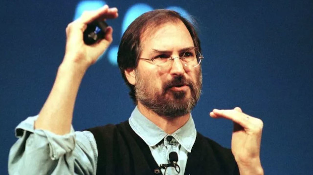 Tozlu Raflar: Steve Jobs, 1997'de çevrimiçi Apple mağazasını açarak şirketi felaketten kurtardı