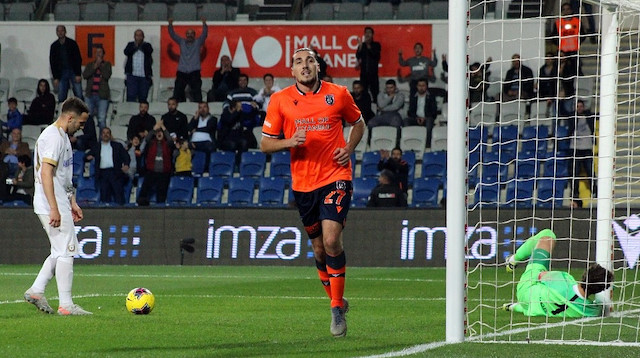 Crivelli bu sezon Başakşehir formasıyla 16 karşılaşmada 9 gol 2 asist ile oynadı.