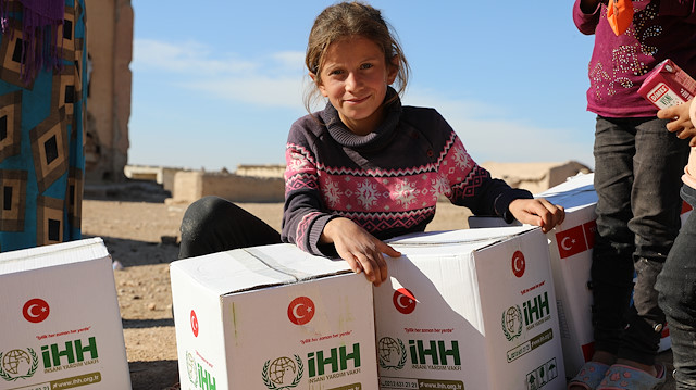 الإغاثة التركية توزع مساعدات إنسانية لألفي عائلة في سوريا