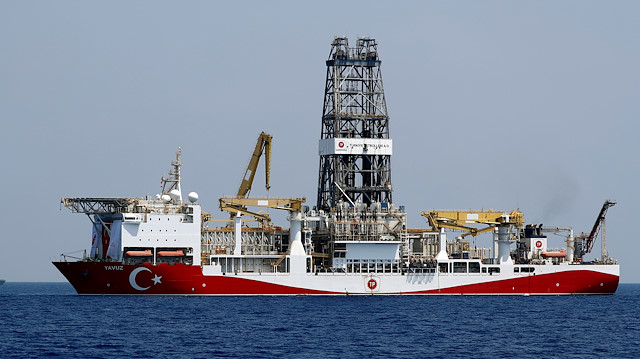 FILE PHOTO: Turkish drilling vessel Yavuz is escorted by Turkish Navy frigate TCG Gemlik (F-492) in the eastern Mediterranean Sea off Cyprus, August 6, 2019. Picture taken August 6, 2019. REUTERS/Murad Sezer/File Photo

