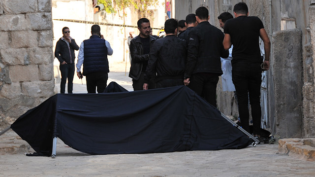 Olay yerine gelen polis ekipleri incelemede bulundu.