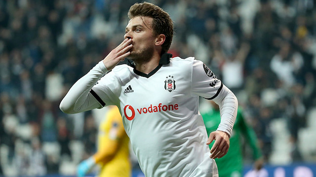 Adem Ljajic Beşiktaş formasıyla bu sezon 13 karşılaşmada 2 gol 5 asist ile oynadı.