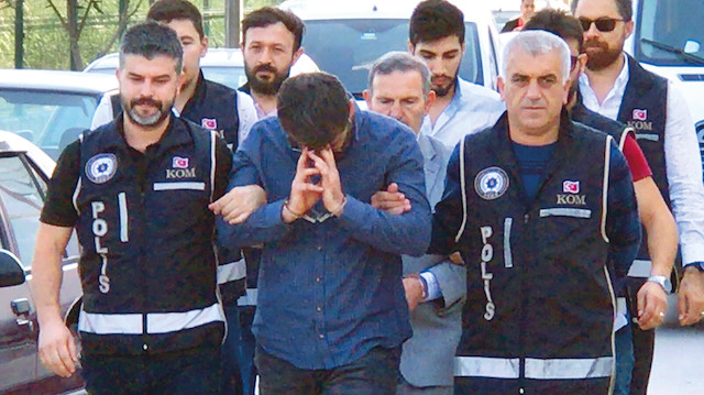 Adana merkezli 10 ilde FETÖ’ye yönelik soruşturma kapsamında yakalanan 4 şüpheliden 2’si tutuklandı. Zanlılar, Adli Tıp Biriminde sağlık kontrolünden geçirildi.