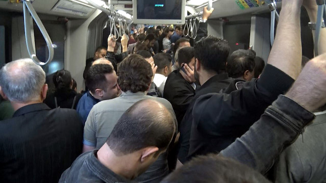 Metrobüste yoğunluk devam ediyor.