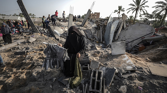 İsrail'in abluka altındaki Gazze Şeridi'ne dün sabah saatlerinden itibaren düzenlediği hava saldırılarında 21 kişi yaşamını yitirdi.