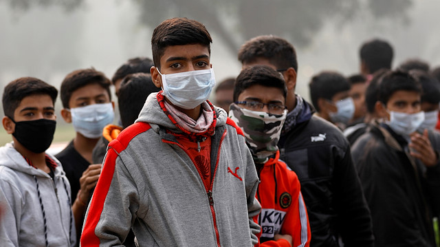 File photo: Children wear masks on a smoggy morning in New Delhi, India, November 13, 2019. 