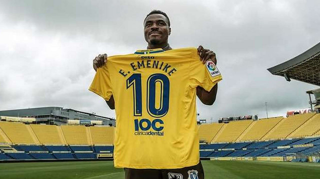 16 Eylül de Westerlo'ya transfer olan Emenike'nin sözleşmesi feshedildi.