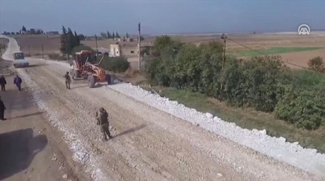 الدفاع التركية تنشر مشاهد لإنشائها الطرق في "تل أبيض" السورية