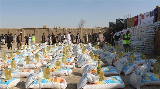 "تيكا" التركية توزع طرودا غذائية على ألف أسرة بأفغانستان