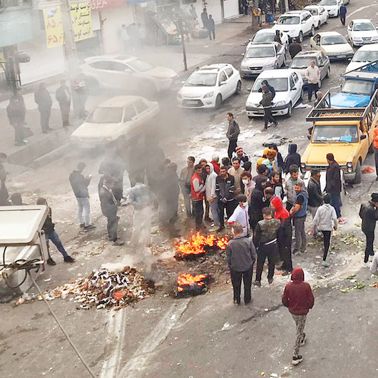 Benzin zammı İran’ı yaktı