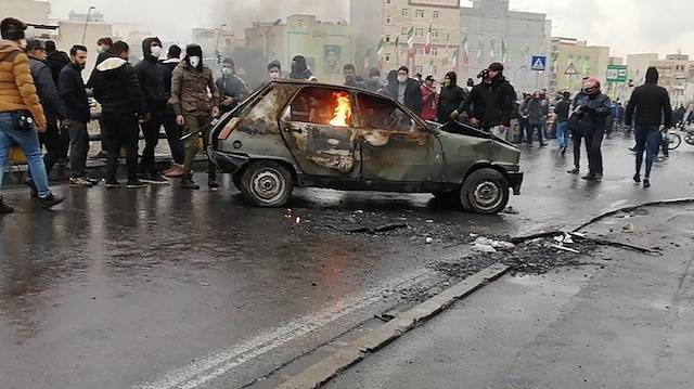 İran'da gösteriler ülke geneline yayıldı. 