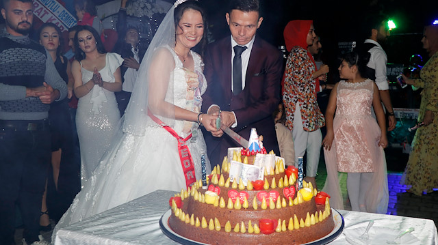 "الكبة النية" بدل "الكعكة" في حفل زفاف تركي