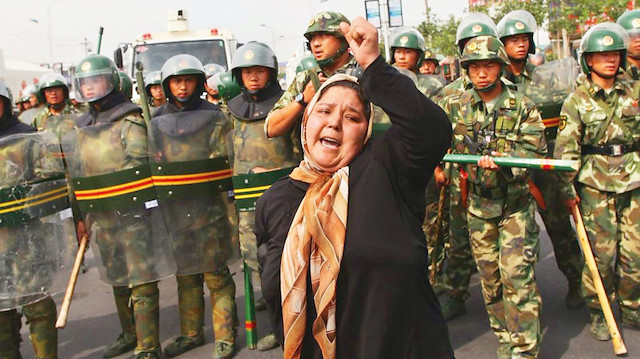 Birleşmiş Milletler'e göre 1 milyon civarında Müslüman Uygur Türk'ü, Çin'in 'eğitim merkezi' olarak dünyaya lanse ettiği toplama kamplarında tutuluyor.
