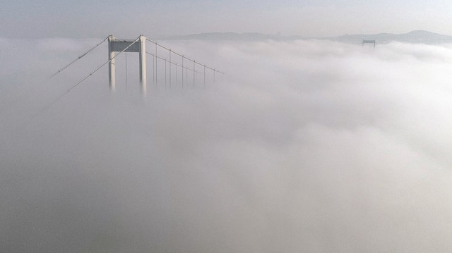 Fotoğraf: AA / İstanbul'da oluşan sis görme mesafesini düşürüyor.