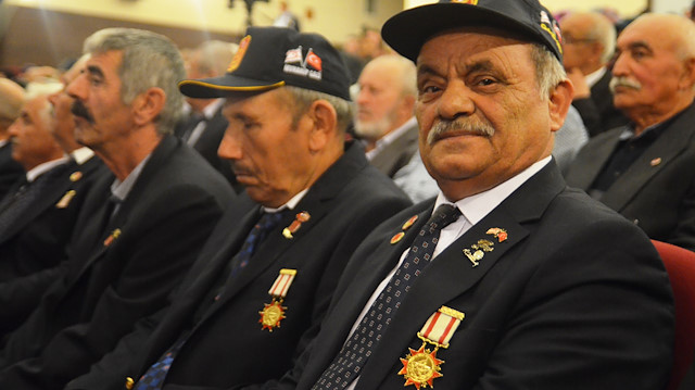 Kıbrıs Barış Harekatı’na katılan 170 Kıbrıs gazisine madalya ve berat verildi. 