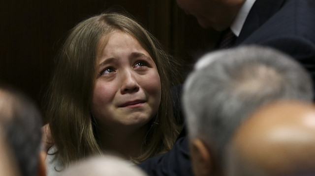 Cumhurbaşkanı Recep Tayyip Erdoğan'ın yanına çağırdığı kız çocuğu gözyaşlarını tutamadı.
