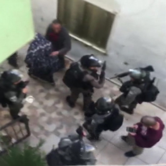 İşgalci İsrail askerleri, Kudüs Valisi Gaysı ve 8 Filistinli sivili gözaltına aldı