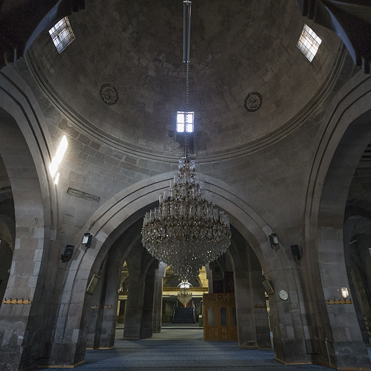 Kayserideki 9 asırlık Camii Kebir restorasyonla nemden kurtarılacak
