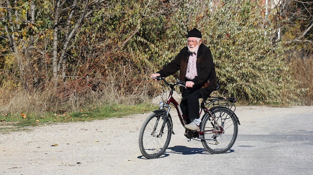 İbrahim Yıldırım her gün bisiklete biniyor.