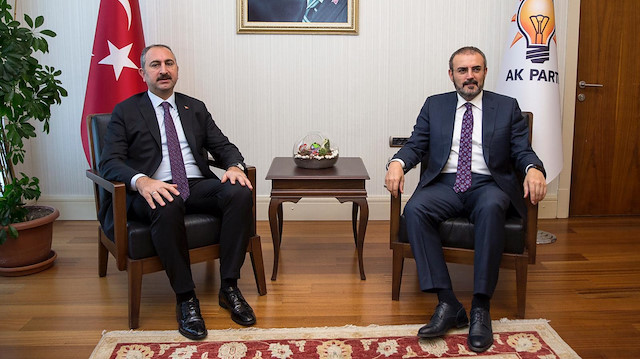Adalet Bakanı Abdülhamit Gül ve  AK Parti Genel Başkan Yardımcısı Mahir Ünal .