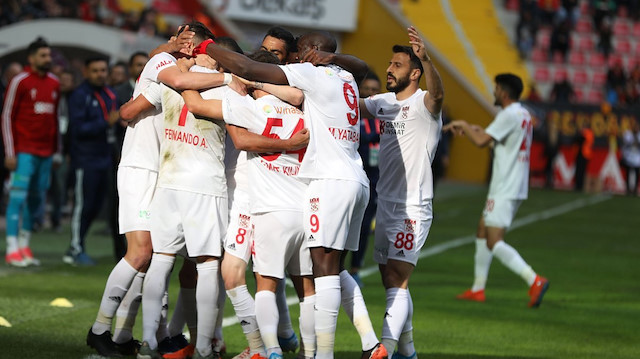 Sivassporlu futbolcuların gol sevinci