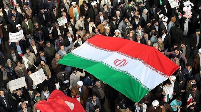 İran'da benzin zammı nedeniyle yapılan protestolarda 182 kişi gözaltına alındı.