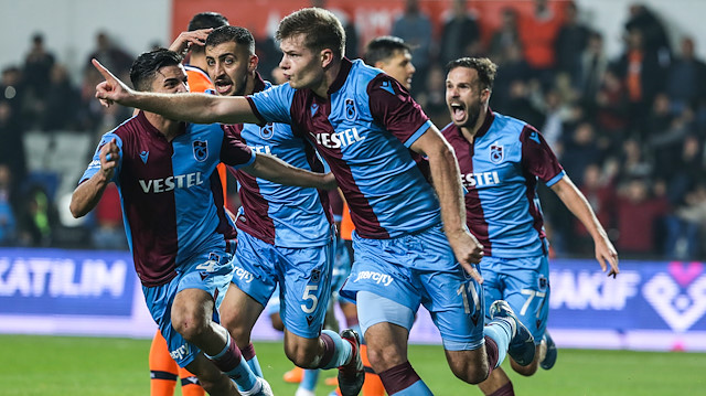 Bordo-mavili taraftarlar Norveçli futbolcuya 'Kuzeyin Kralı' lakabını taktı.